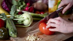 <p>Zu den Ernährungsempfehlungen gehört: täglich mindestens 300 Gramm Gemüse und 250 Gramm Obst.</p>