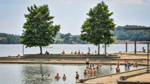 <p>Die Seen von L’Eau d’Heure erstrecken sich über die Provinzen Hennegau und Namur. Sie sind ein beliebter Bade- und Ausflugsort für Einheimische und Touristen.</p>