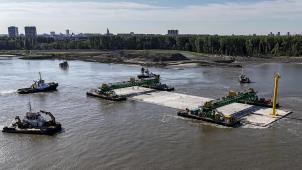 <p>In Antwerpen wurde das erste von acht Tunnelelementen der neuen Schelde-Unterquerung erfolgreich abgesenkt.</p>