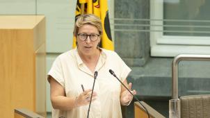 <p>Sozialministerin Caroline Gennez setzt auf studentische Hilfskräfte, um das Pflegepersonal im Sommer zu entlasten.</p>