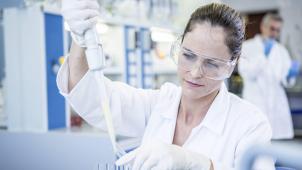 <p>Ein altbekanntes Mittel rückt durch neue Forschung in den Fokus der Epilepsietherapie.</p>