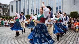 <p>Das traditionsreiche Folklore-Festival in Namur begeistert Besucher.</p>