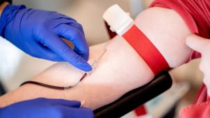 <p>Die Blutreserven in Belgien sind stark gesunken – das Rote Kreuz ruft dringend zum Spenden auf.</p>