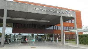 <p>Ein Blick von außen auf das Jan Yperman Krankenhaus</p>