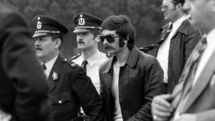 <p>Freddy Horion (M.) im Juni 1979 kurz nach dem Mord an einer fünfköpfigen Familie in Sint-Amandsberg</p>