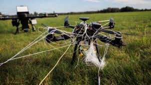 <p>Die Drohnen-Abwehrsysteme C-UAS kombinieren verschiedene Techniken: von der Detektion und Identifizierung bis hin zur elektronischen Störung und physischen Neutralisierung.</p>