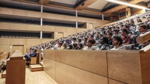 <p>Aula der Fakultät Politische Wissenschaften an der Uni Neu-Löwen zum Auftakt des neuen Studienjahres.</p>