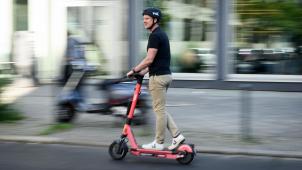 <p>Für E-Roller gibt es noch keine Helmpflicht.</p>