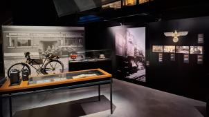 <p>Zwischen Kollaboration und Widerstand: Ein Blick in die neue Ausstellung in Train World.</p>