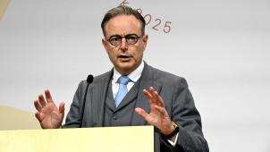 <p>Premierminister Bart De Wever fordert Transparenz von anderen Ländern über eingefrorene russische Vermögenswerte – und warnt sogleich für Risiken des möglichen EU-Vorhabens.</p>