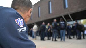 <p>Am Donnerstag protestierte das Gefängnispersonal an mehreren Orten gegen die wachsende Überbelegung und warnte vor unhaltbaren Zuständen.</p>