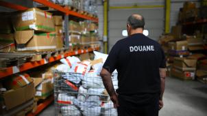 <p>Täglich erreichen Millionen Pakete aus Asien Belgien – der Handelsverband will gegensteuern.</p>