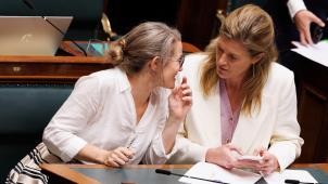 <p>Die belgischen Ministerinnen Annelies Verlinden (r)und Anneleen Van Bossuyt reisten zu Gesprächen nach Albanien und Kosovo – dort bot man Haftplätze an, bat aber zugleich um belgische Unterstützung bei den EU-Ambitionen des Landes.</p>