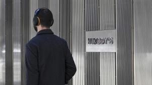 <p>Moody’s hält das belgische Kreditrating bei „Aa3“ stabil – eine Herabstufung hätte die Zinslast für die Staatsverschuldung weiter erhöht.</p>