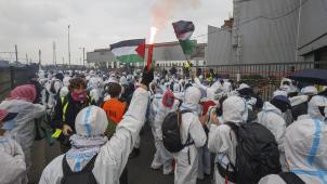 <p>Die Protestaktion bei ArcelorMittal, organisiert von einer europäischen Koalition einschließlich der Plattform für zivilen Ungehorsam „Code Rot“ am Samstag in Marchienne-au-Pont (Charleroi).</p>