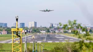 <p>Der Flughafen Antwerpen-Deurne steckt tief in den roten Zahlen – trotz Millionenhilfen von Föderalstaat und Region.</p>
