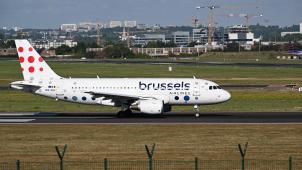 <p>Eine Maschine von Brussels Airlines rollt über den Landesflughafen in Zaventem: Die Fluggesellschaft hat drei Stewardessen nach „Ungeziefer-Alarm“ gefeuert.</p>