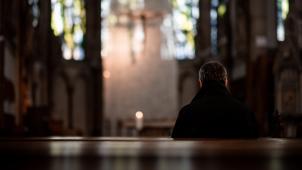 <p>Am Gottesdienst dürfen Personen teilnehmen, die aus der katholischen Kirchen ausgetreten sind - aber sie können keine Sakramente empfangen.</p>
