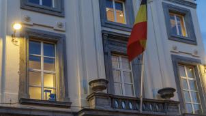 <p>Es war ein Moment der Wahrheit am Freitagabend im Amtssitz von Premier De Wever. Der Rücktritt wurde abgewendet, die Krise vertagt.</p>