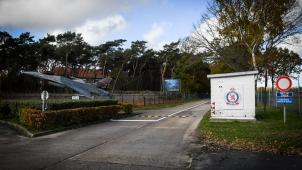 <p>In den vergangenen Tagen wurden mehrfach Drohnen über der Luftwaffenbasis Kleine-Brogel gesichtet. Der Militärstützpunkt im limburgischen Peer ruft die Anwohner dazu auf, verdächtige Beobachtungen zu melden.</p>