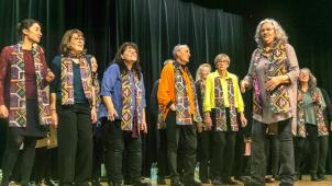 <p>Joyful Spirit singt in Eupenzugunsten der Kampagne „Orange the world“.</p>