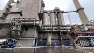 <p>Nicht zufällig diente die Holcim-Zementfabrik als Kulisse für die Unterzeichnung des Abkommens.</p>