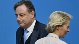 <p>EU-Kommissionspräsidentin von der Leyen erhöht den Druck auf Premier De Wever</p>