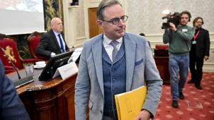 <p>Premier De Wever trifft im Senatsausschuss ein: „Der Senat ist nutzlos.“</p>