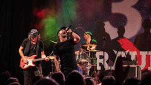 <p>Zur Jubelsitzung präsentiert die bekannte Band Räuber in Kettenis einen XL-Auftritt.</p>