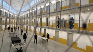 <p>Im Gefängnis von Dendermonde herrscht akuter Platz- und Personalmangel – inzwischen schlafen Dutzende Häftlinge am Boden.</p>