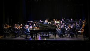 <p>Der 32-jährige französische Pianist und das Orchester zeigten sich im Mozart-Konzert von ihrer allerbesten Seite.</p>