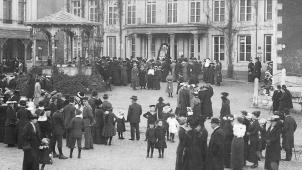 <p>Die Nagelung des Stadtwappens 1916 ziert in diesem Jahr das Deckblatt des regionalhistorischen Kalenders.</p>