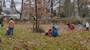 <p>Sieben Schulklassen halfen tatkräftig im Park Klinkeshöfchen und im Umfeld der Schule Kettenis.</p>