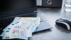 <p>Die Steuer auf Kapitalgewinne, die dem Staat 500 Millionen Euro jährlich einbringen soll, findet trotz der Verzögerungen doch am 1. Januar 2026 Anwendung.</p>