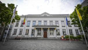 <p>Blick auf das Eupener Rathaus</p>
