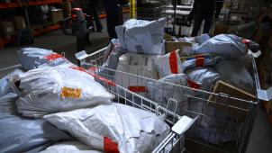 <p>Ab Juli soll eine EU-weit einheitliche Abgabe von 3 Euro pro Sendung aus Nicht-EU-Ländern gelten.</p>