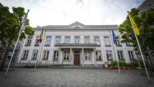 <p>Blick auf das Eupener Rathaus</p>