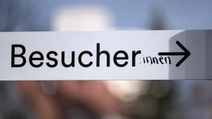 <p>Zum Weltfrauentag soll gefeiert und getanzt, aber auch diskutiert werden, zum Beispiel über das Gendern.</p>