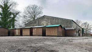 <p>Aus Sicherheitsgründen müssen die bisherigen Nutzer, verschiedene Karnevalsgruppen, die Halle an der Judenstraße verlassen.</p>