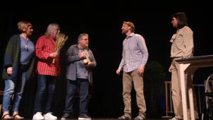 <p>Mit treffsicheren Dialogen und einem klugen Bühnenbild bringen die Eupener Theaterfreunde den Generationenkonflikt auf die Spitze.</p>