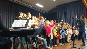 <p>Die Schüler der ersten drei Jahrgänge freuen sich darauf, ihr musikalisches Können in einem großen Chorensemble zu zeigen.</p>