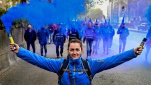 <p>Mit Rauchfackeln und Bannern zogen Polizisten durch Brüssel: Zahlreiche Beamte demonstrierten in der Hauptstadt gegen geplante Reformen und verschlechterte Arbeitsbedingungen.</p>