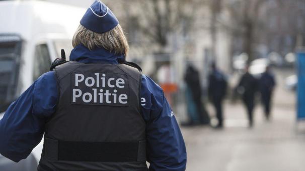 <p>Polizistin</p>
