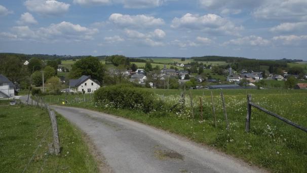 <p>Blick auf Espeler: In der Gemeinde Burg-Reuland ist das Knotenpunktsystem so gut wie fertig. Die Wanderer können auch nicht so bekannte Routen entdecken.</p>
