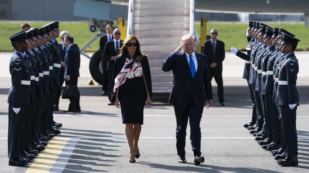 <p>US-Präsident Trump und seine Frau Melanie bei der Ankunft in London.</p>
