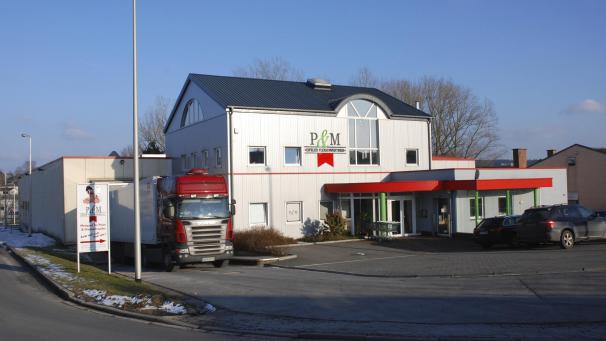 <p>Der Betrieb P&amp;M liegt zwar in der Industriezone I, grenzt aber unmittelbar an ein Wohngebiet, was häufig zu Konflikten führt.</p>
