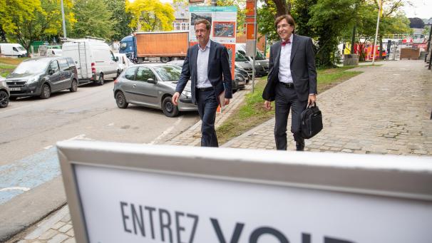 <p>Sie haben es nicht eilig: Elio Di Rupo (r.) und Paul Magnette (PS), die in Namur die Gespräche zur Bildung einer wallonischen Regionalregierung leiten.</p>