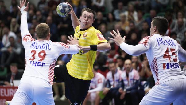 <p>Serge Spooren (Mitte) im Länderspiel gegen Kroatien: Das Bild vermittelt ein wenig von der Dynamik, die den Handballer des Jahres auszeichnet.</p>