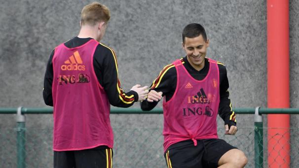 <p>Gute Laune nach dem (perfekten?) Wechsel: Eden Hazard (r.) beim Training mit den Roten Teufeln.</p>