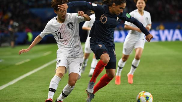<p>Frankreich (r., Amel Majri) setzte sich deutlich durch.</p>
